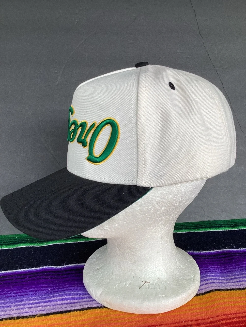 Woodngrail Oregon Ducks Upside Down Script Hat NWT
